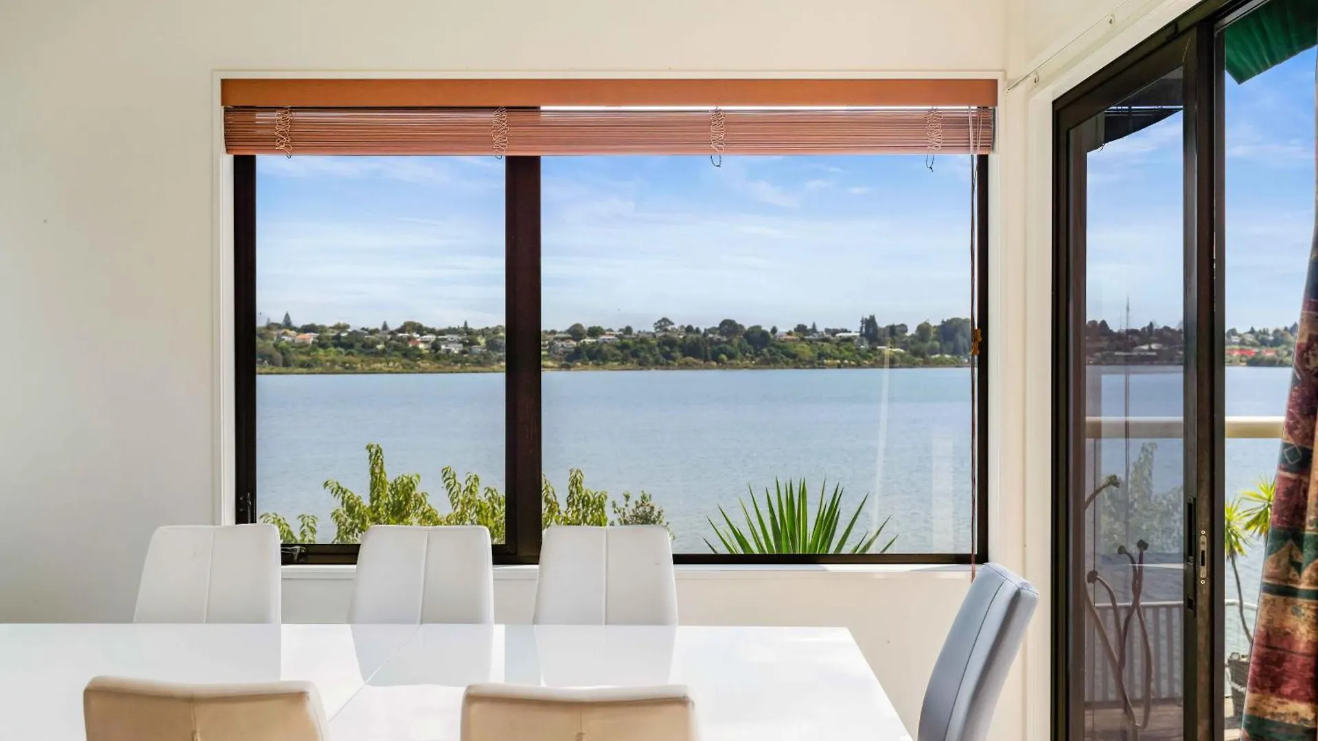 Poolside Lookout - Tauranga Holiday Home