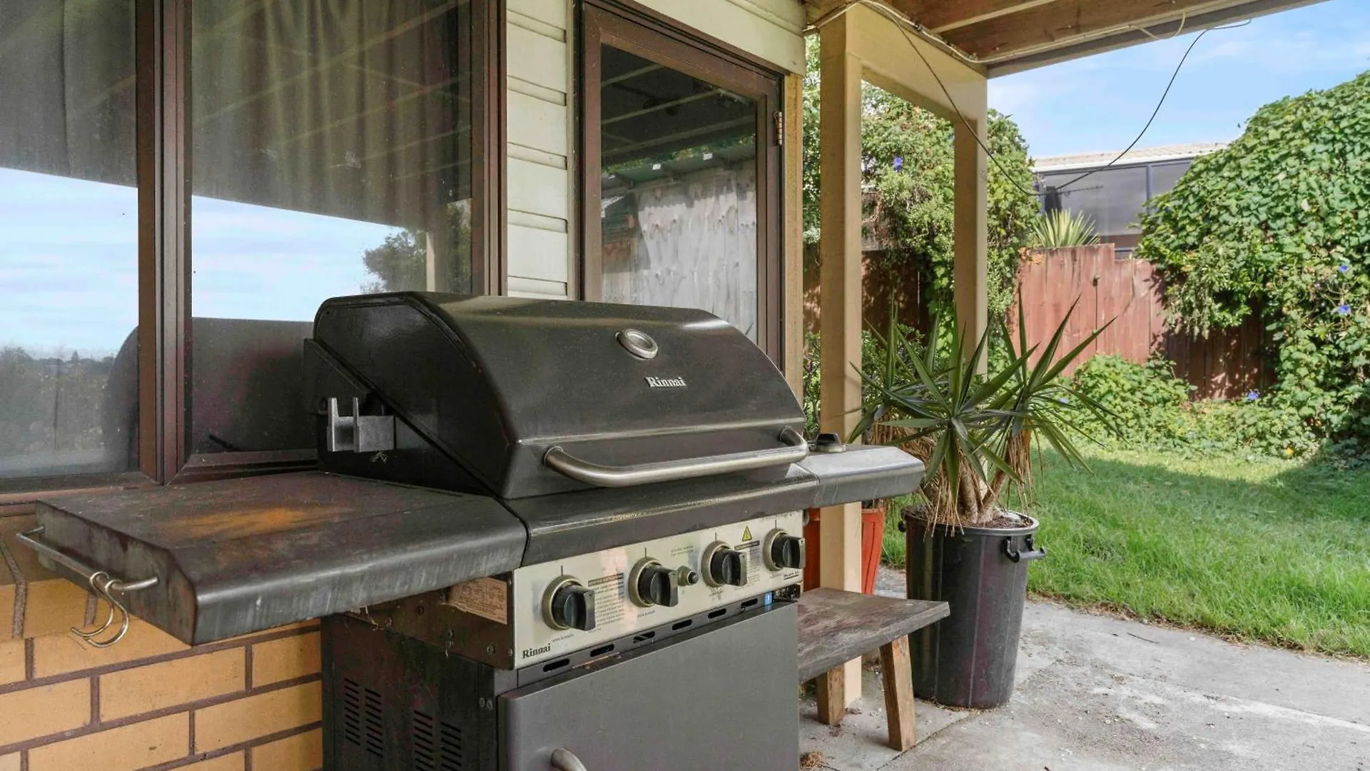 Poolside Lookout - Tauranga Holiday Home