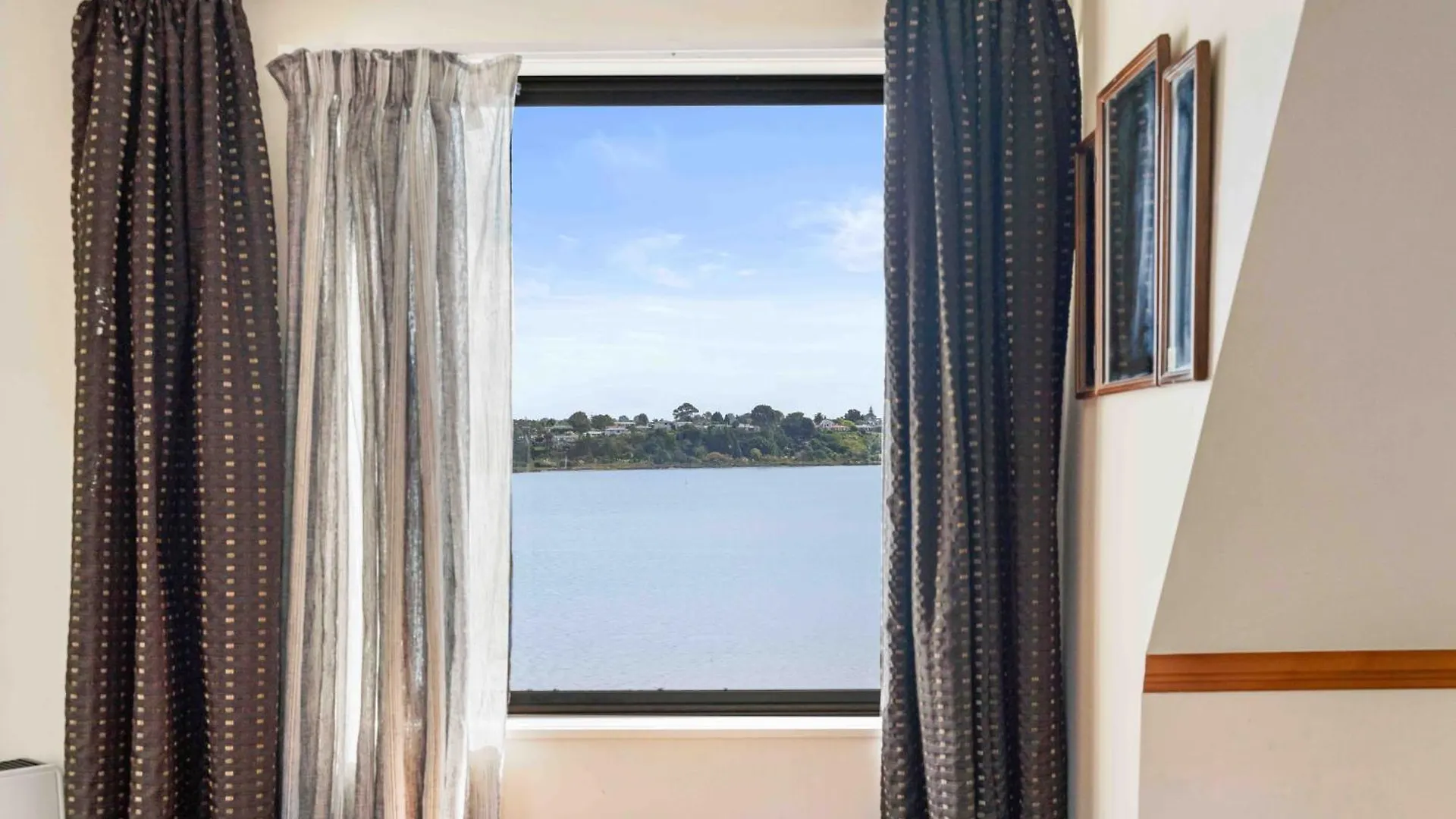 Poolside Lookout - Tauranga Holiday Home