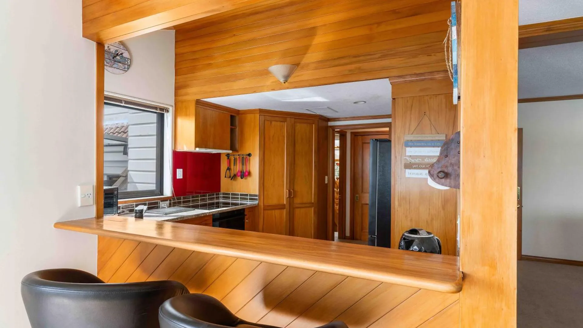 Poolside Lookout - Tauranga Holiday Home